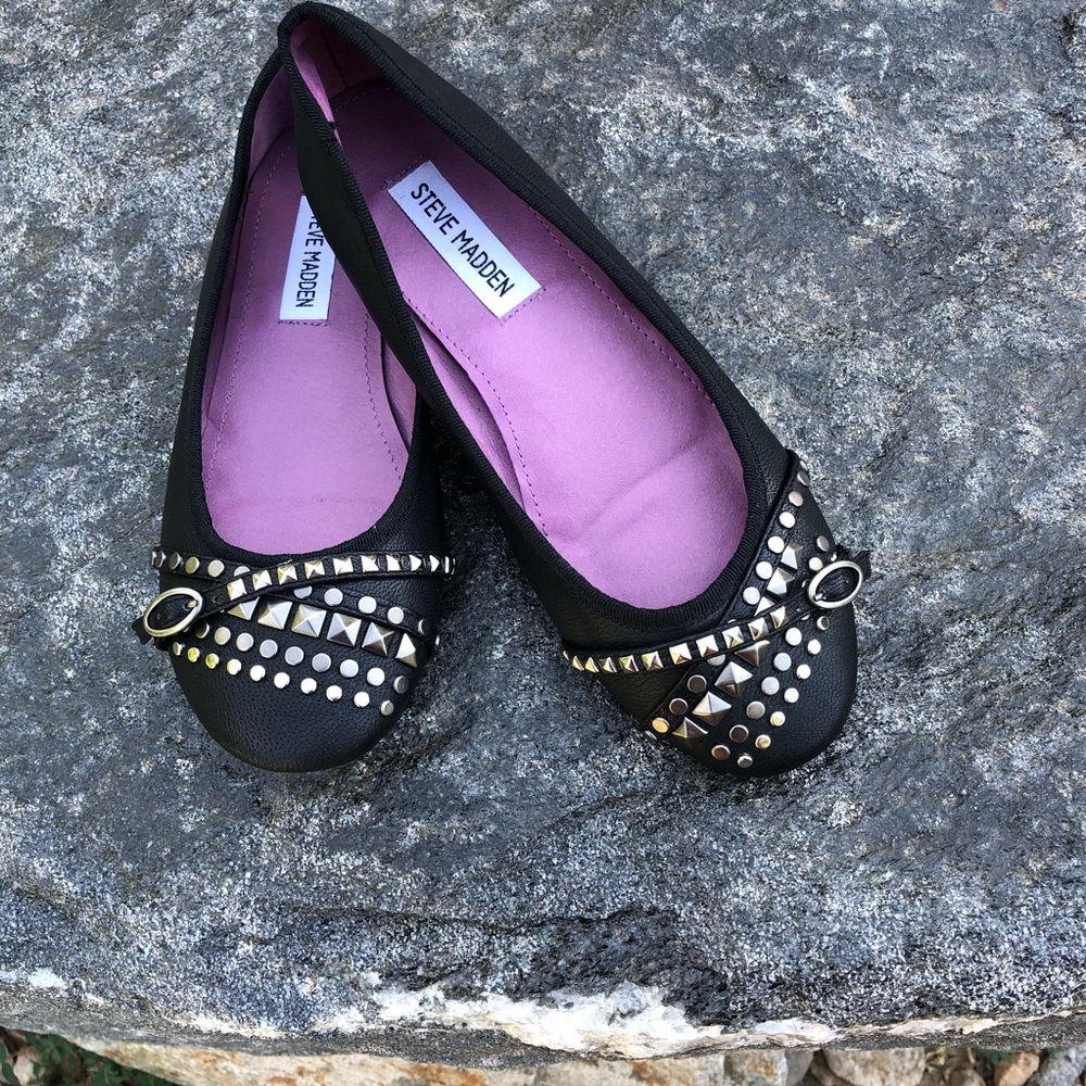 Steve Madden Black Flats